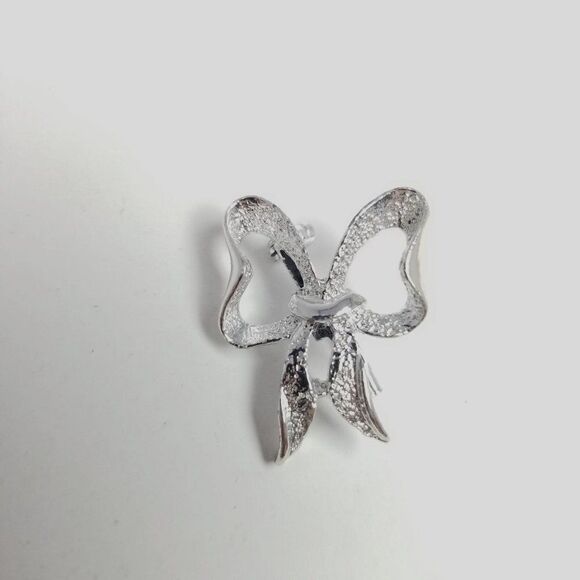 Vintage Garry's Bow Shaped Brooch, Silver Tone Lapel Pin, Scatter Estate - Picture 6 of 7